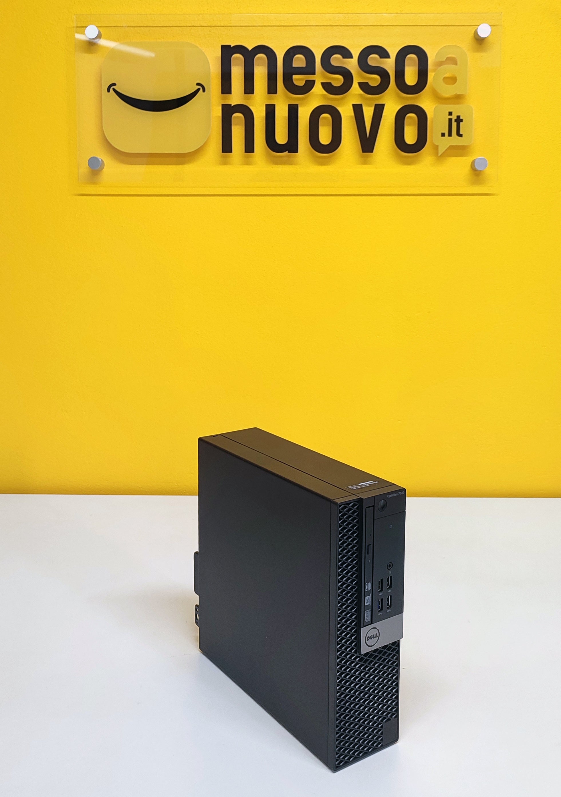 DELL OptiPlex 7040 SFF | Intel Core i7-6700T 2.8 Ghz | Ram 8Gb | SSD 256Gb | HDMI Windows 10 Pro Il PC compatto ed elegante per una postazione potente ed affidabile DELL OptiPlex 7040 SFF | Intel Core i7-6700T 2.8 Ghz | Ram 8Gb | SSD 256Gb | HDMI Windows 10 Pro Il PC compatto ed elegante per una postazione potente ed affidabile